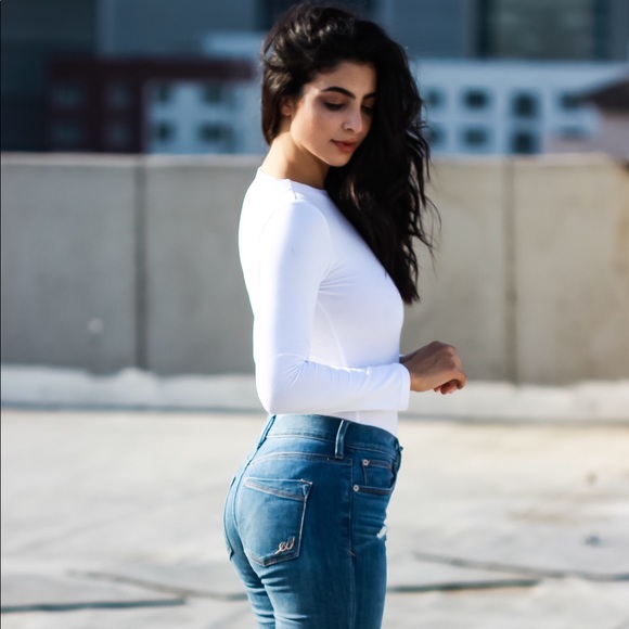 NWT!!! White Long Sleeve Bodysuit - Picture 3 of 4